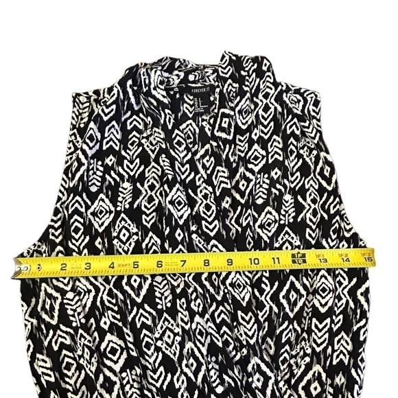 Forever 21 Black White Design Shorts Romper
• Used • Size: Small - Picture 7 of 8